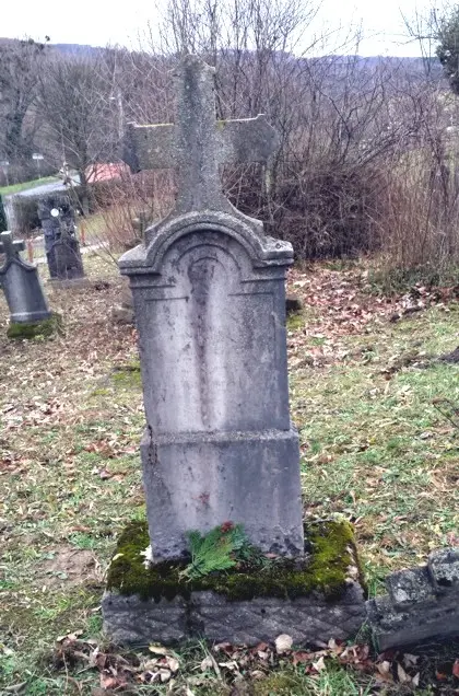 A mánfai temetőben a sír az egyik ősömé