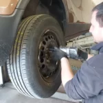 kerékcsere-autószervizben